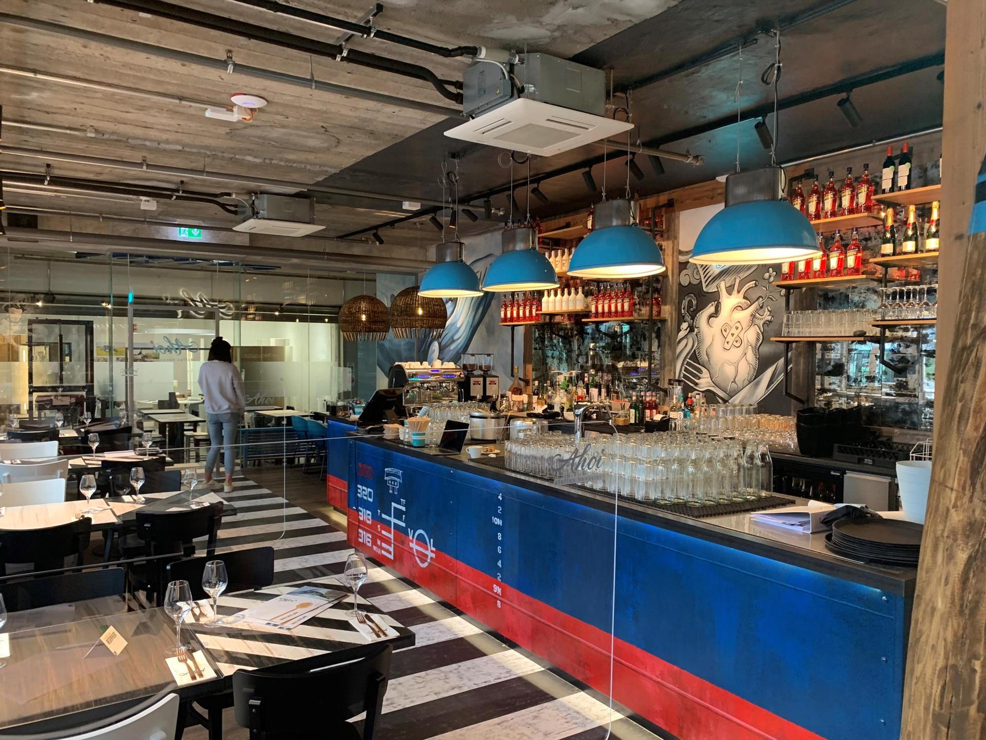 Das neue Ahoi-Restaurant von Steffen Henssler in Köln-Ossendorf in der Innenansicht.