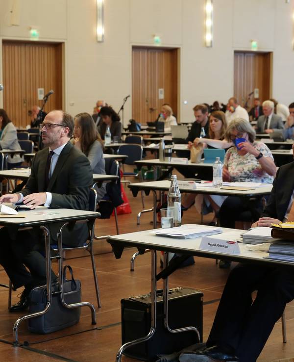 24.06.2021
Köln:
Ratssitzung mit Neuwahl von drei Dezernenten im Gürzenich
Niklas Kienitz sitzt das letzte Mal im Rat
Foto: Martina Goyert