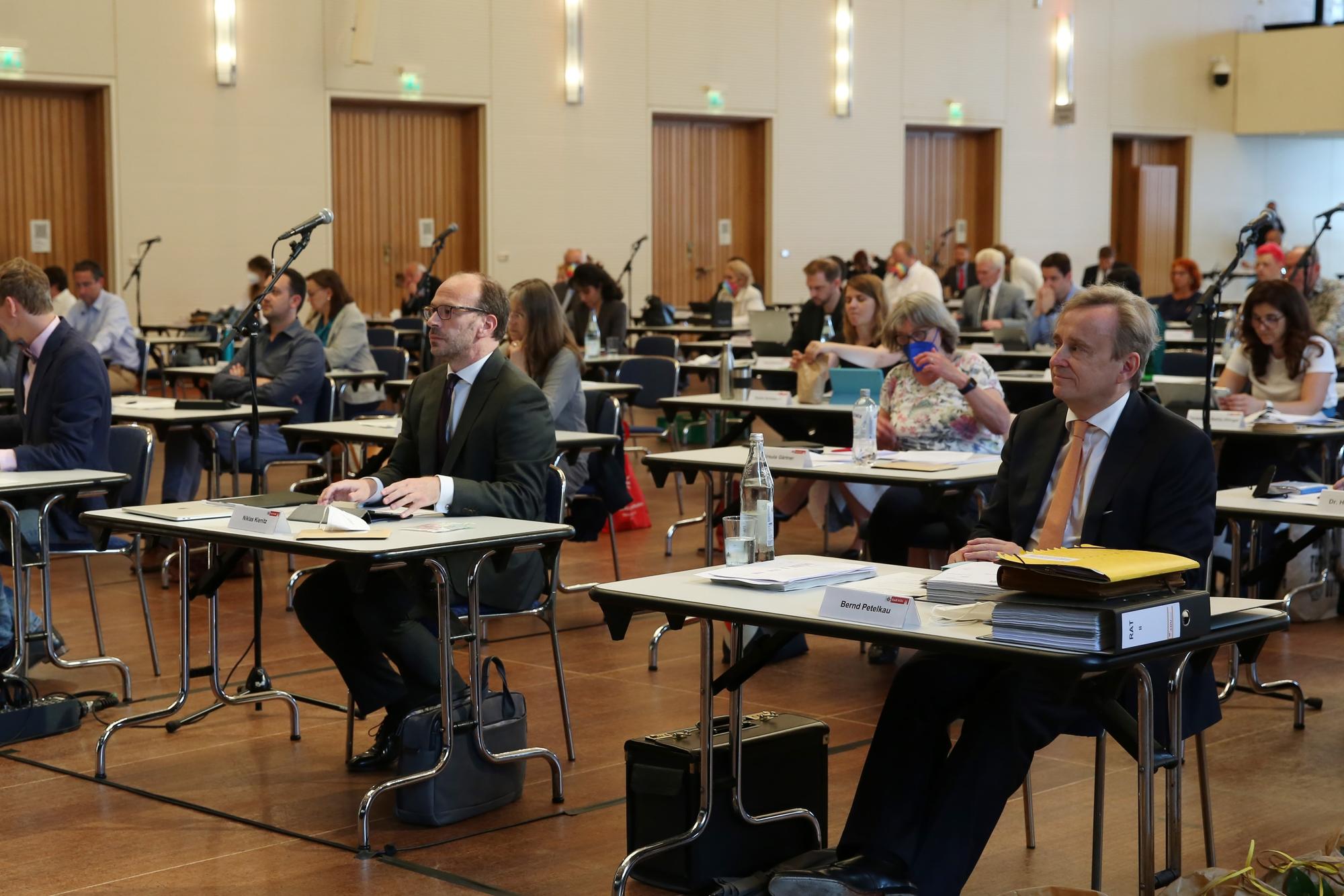 24.06.2021
Köln:
Ratssitzung mit Neuwahl von drei Dezernenten im Gürzenich
Niklas Kienitz sitzt das letzte Mal im Rat
Foto: Martina Goyert