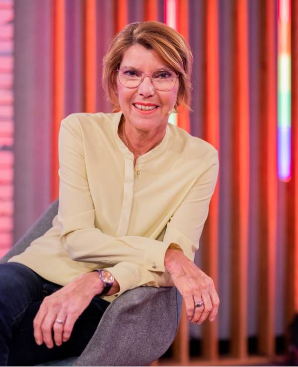 WDR-Moderatorin Bettina Böttinger bei der Aufzeichnung einer Show im Juli 2021.
