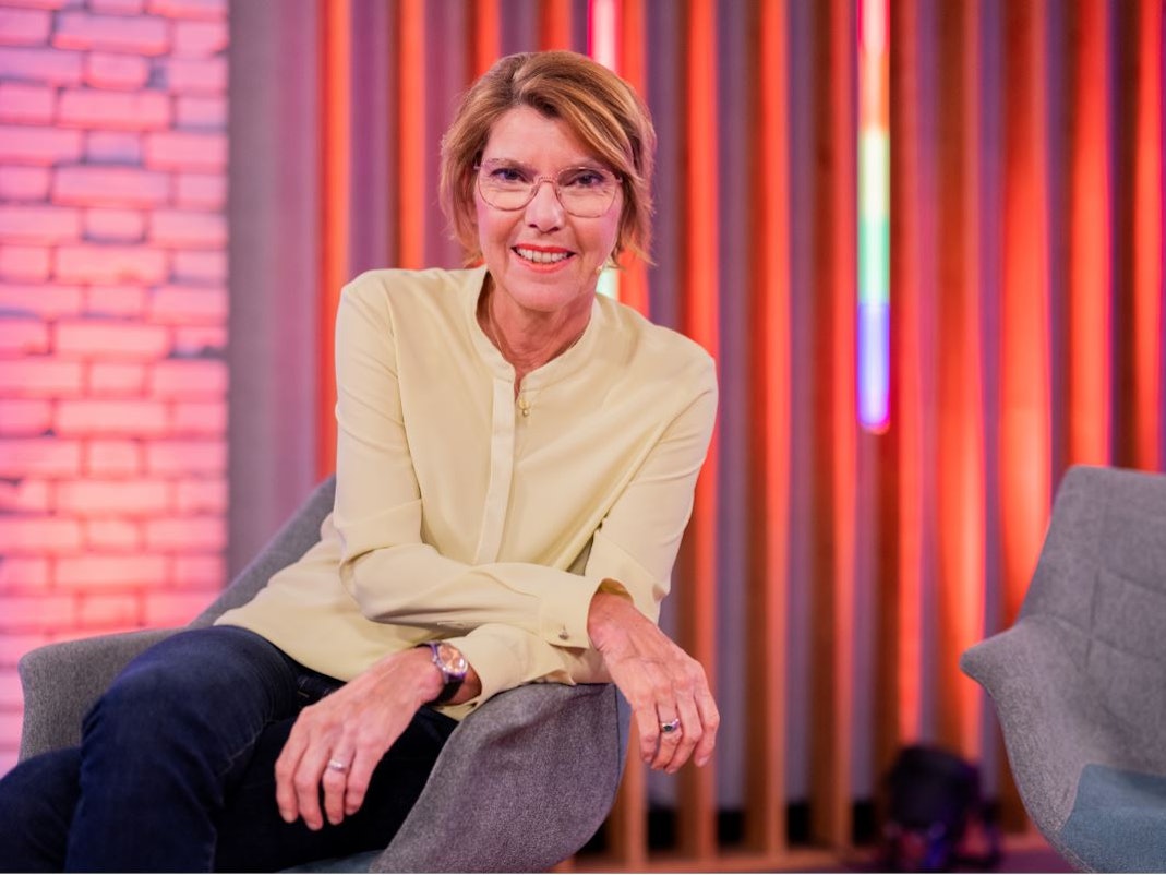 WDR-Moderatorin Bettina Böttinger bei der Aufzeichnung einer Show im Juli 2021.