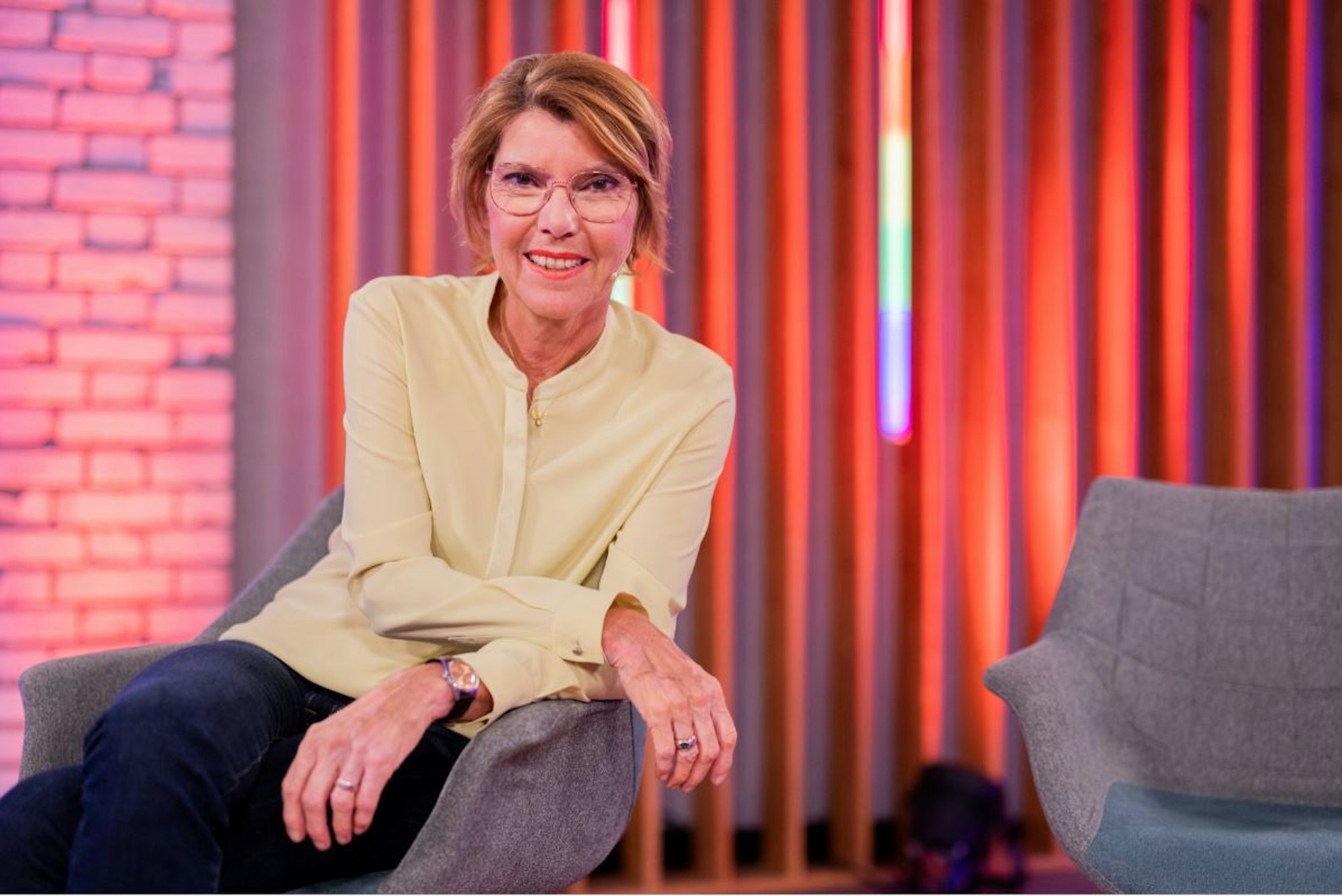 WDR-Moderatorin Bettina Böttinger bei der Aufzeichnung einer Show im Juli 2021.