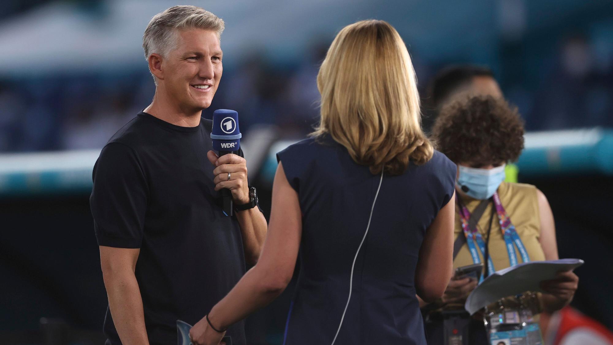 EM 2021: Jessy Wellmer und Bastian Schweinsteiger analysieren das Viertelfinale Ukraine gegen England.