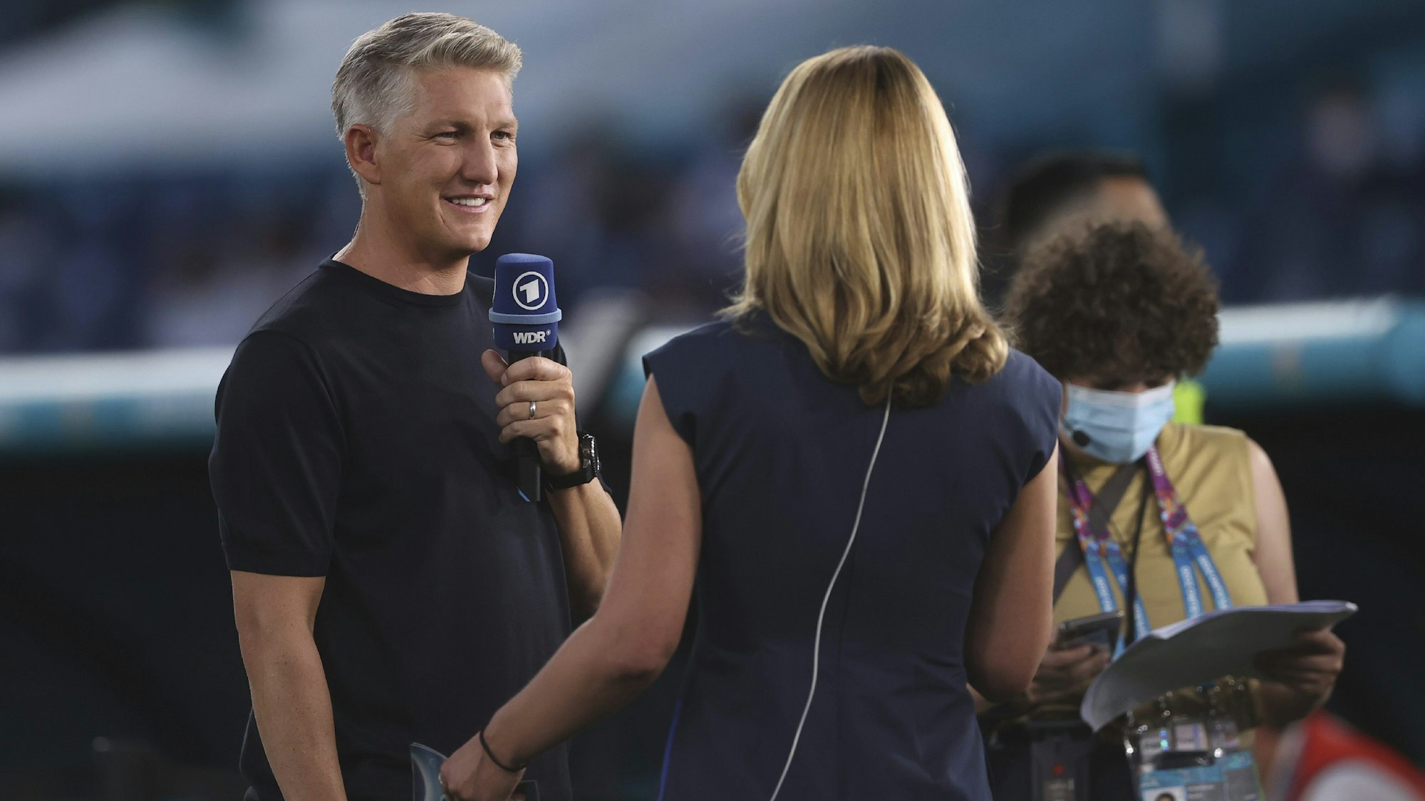 EM 2021: Jessy Wellmer und Bastian Schweinsteiger analysieren das Viertelfinale Ukraine gegen England.