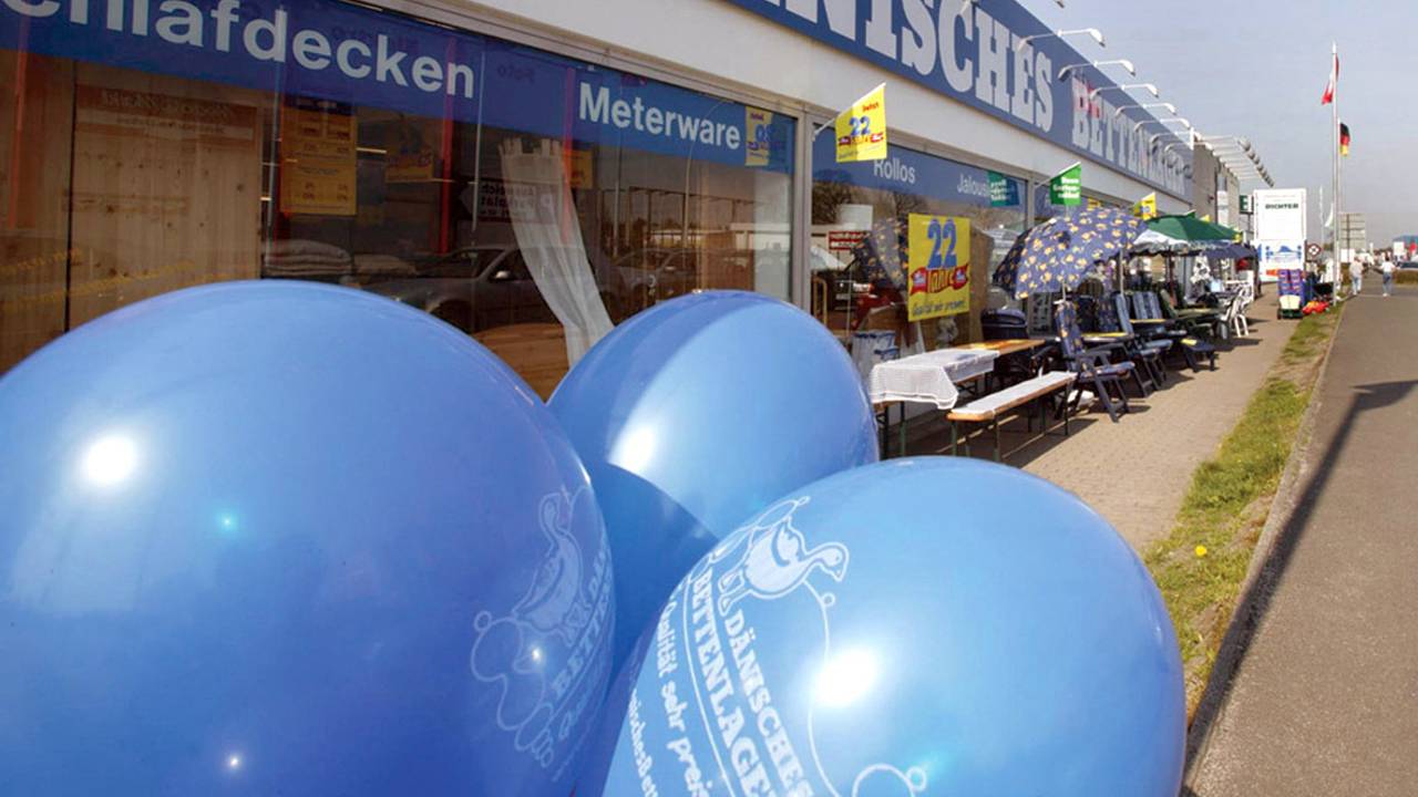 Das Dänische Bettenlager wird in Deutschland umbenannt. Ab Herbst 2021 heißt es dann JYSK.