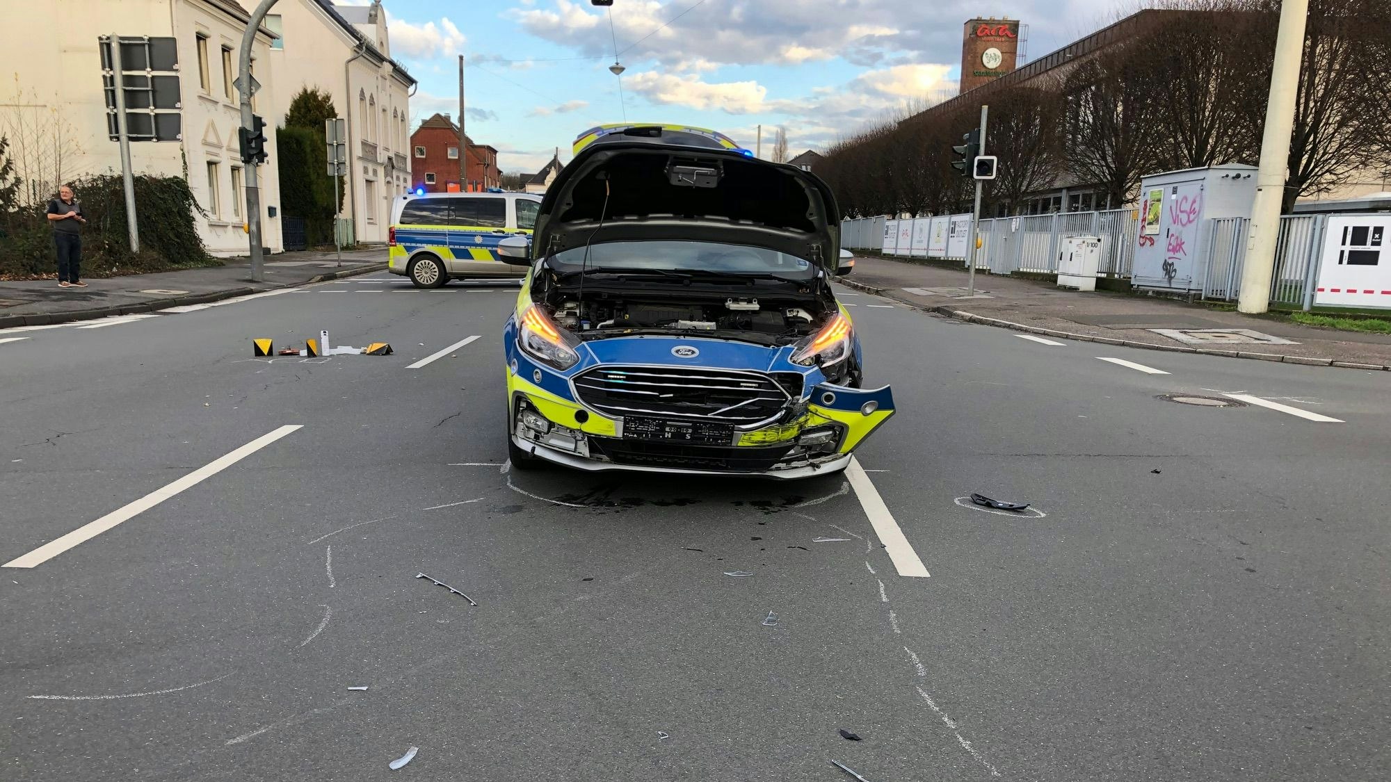 Zerstörter Streifenwagen in Langenfeld