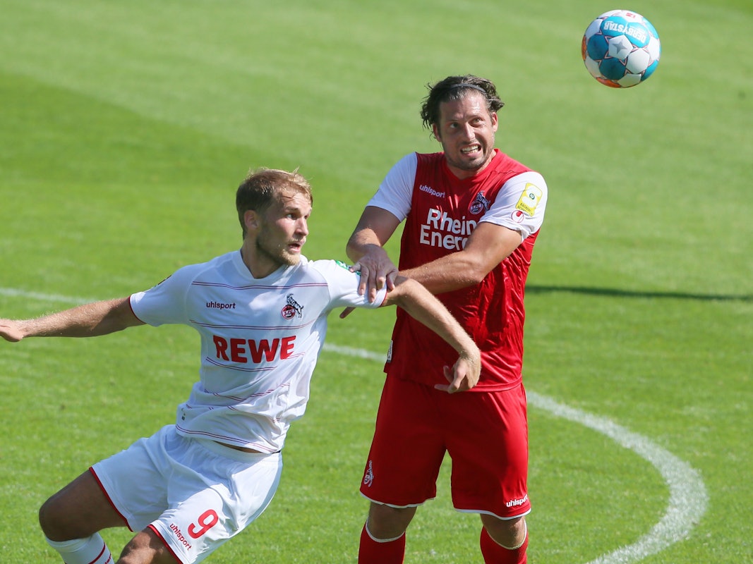 Marius Laux spielt beim 1. FC Köln gegen Sebastian Andersson.