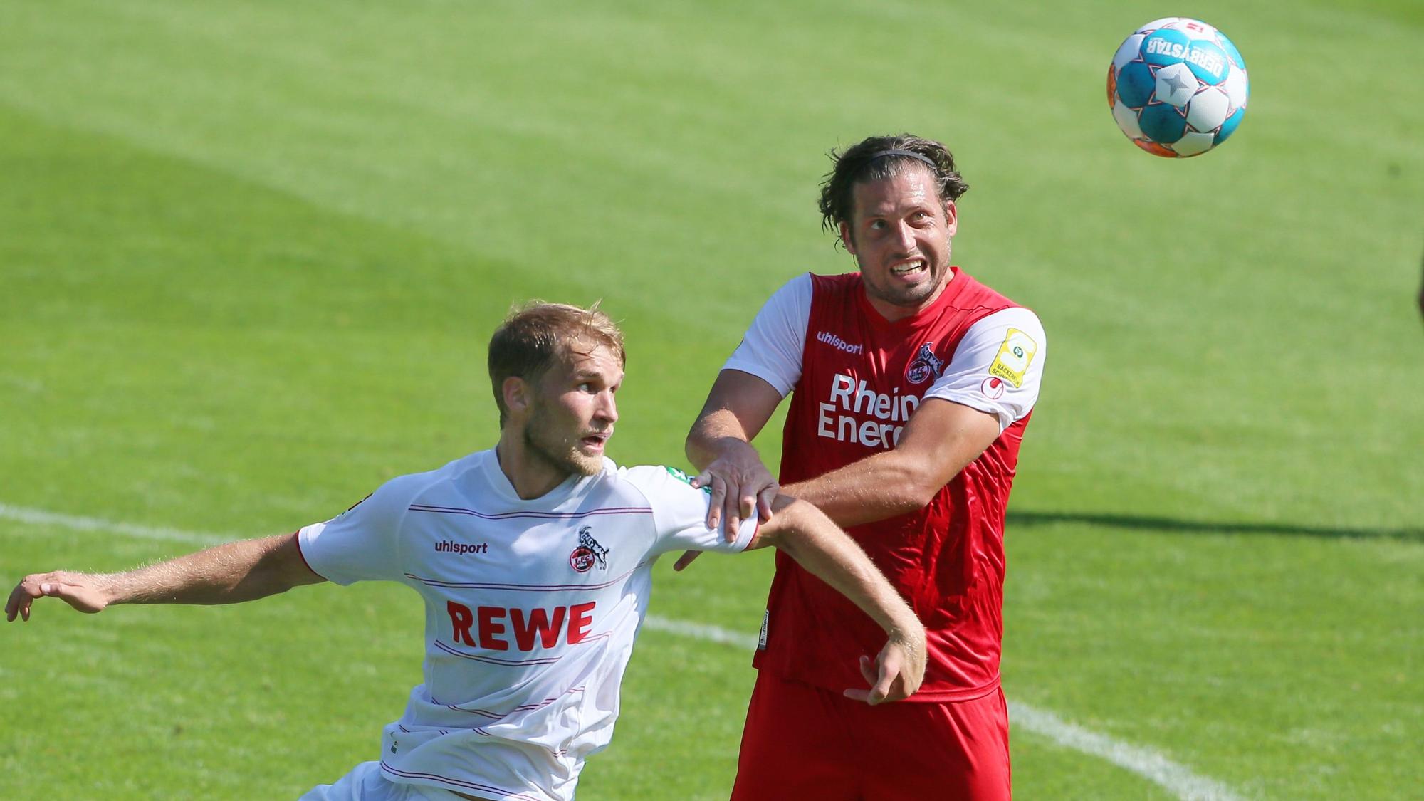 Marius Laux spielt beim 1. FC Köln gegen Sebastian Andersson.