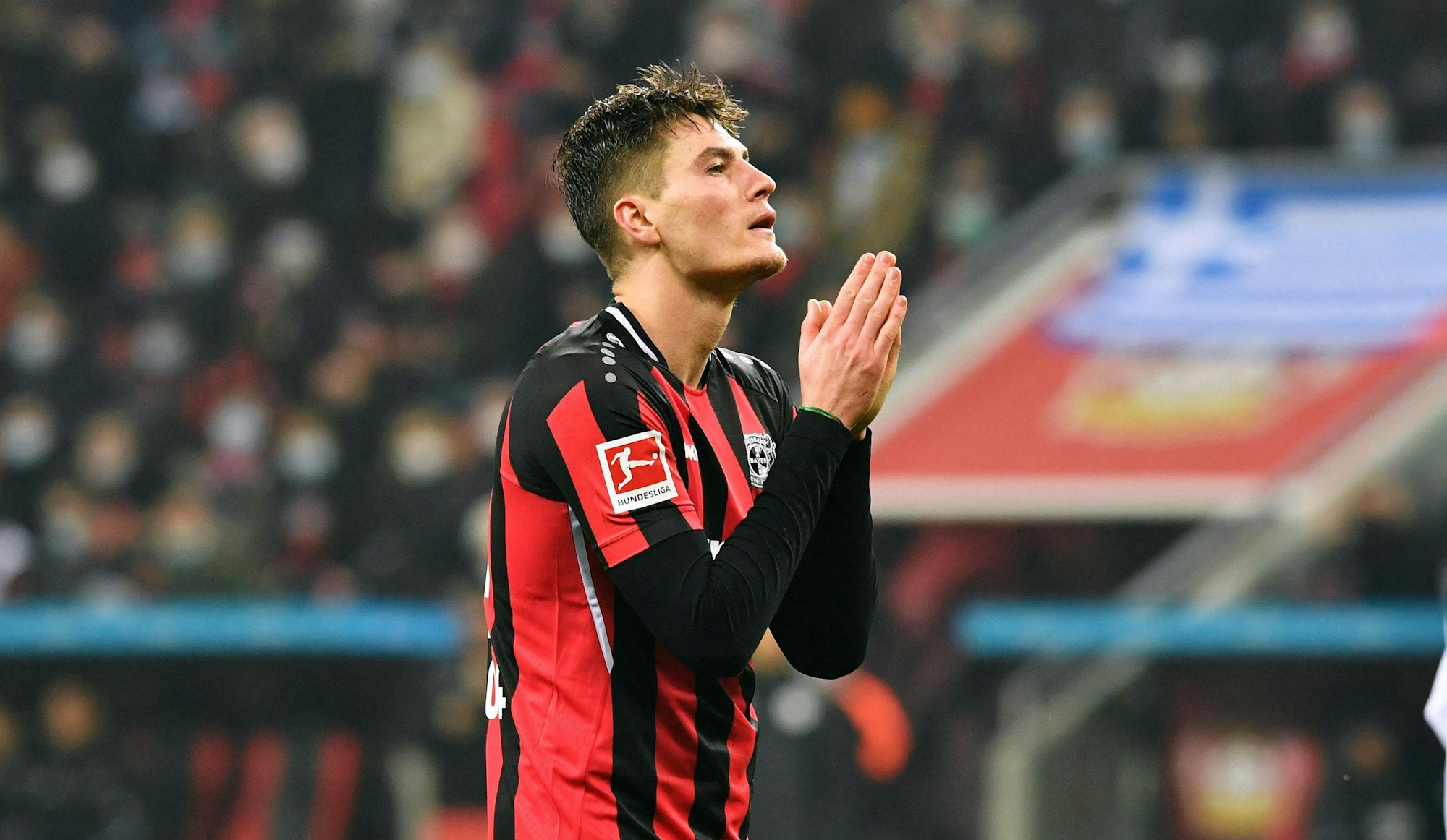 Leverkusens Angreifer Patrick Schick reagiert.