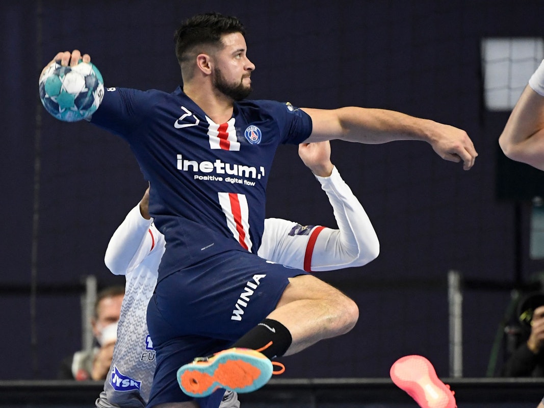 Elohim Prandi (PSG) in Aktion gegen Veszprem HC in der Handball-Champions-League in Köln.
