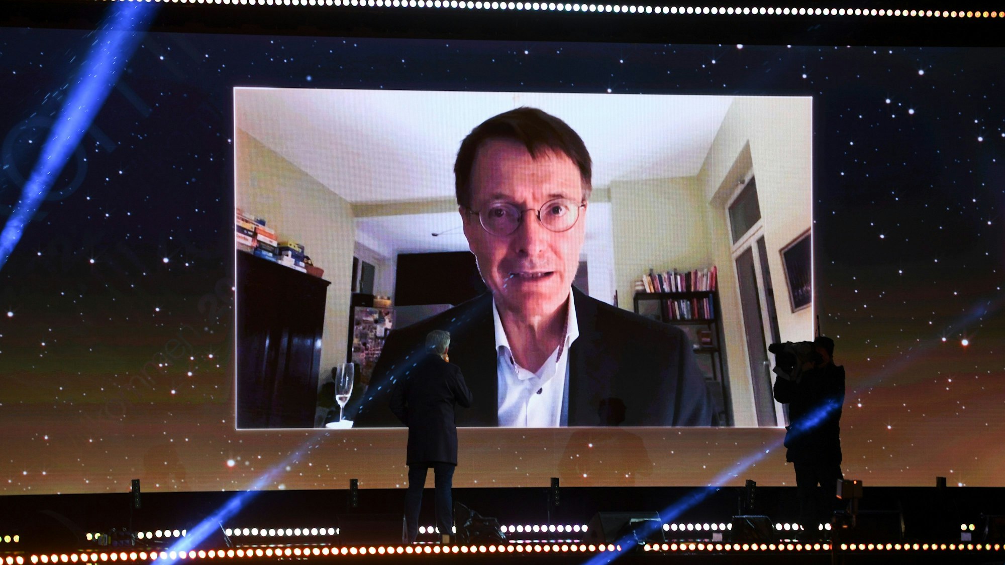 Karl Lauterbach ist bei der Silvestersendung des ZDF am Brandenburger Tor per Video zugeschaltet.