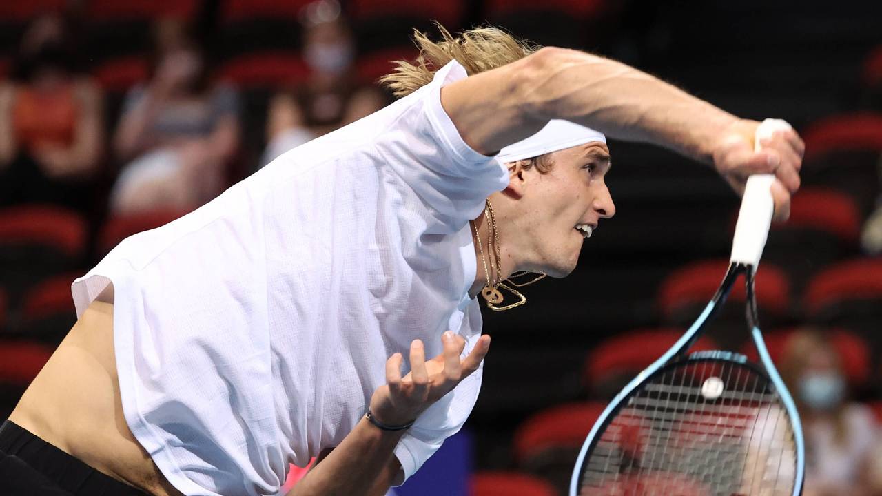 Tennis-Star Alexander Zverev beim Aufschlag.