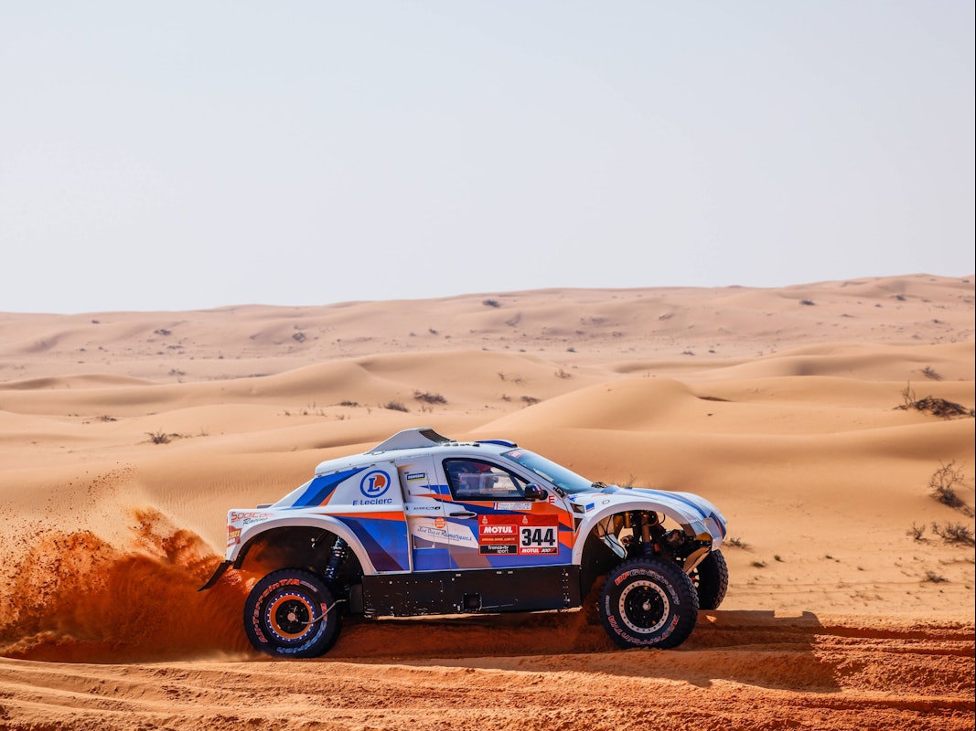 Rallye Dakar 2021: Fahrer Philippe Boutron flitzt durch die saudi-arabische Wüste.