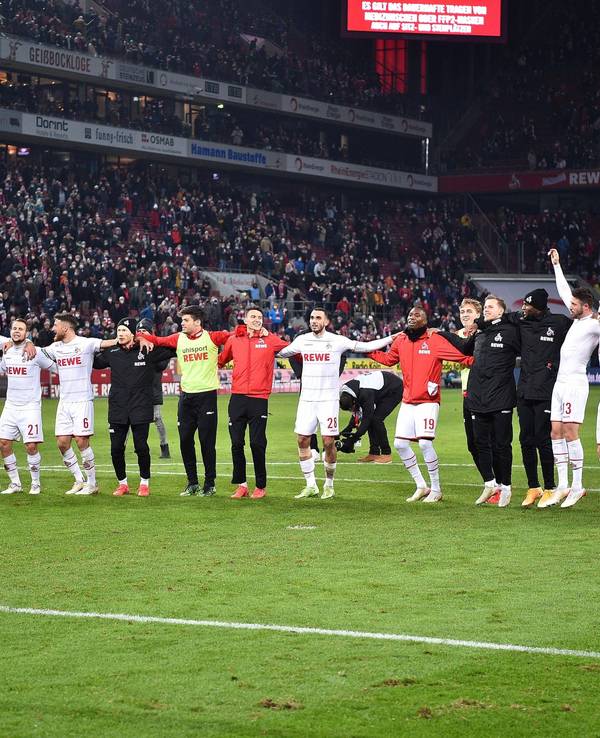 Der 1. FC Köln jubelt gegen Borussia Mönchengladbach.