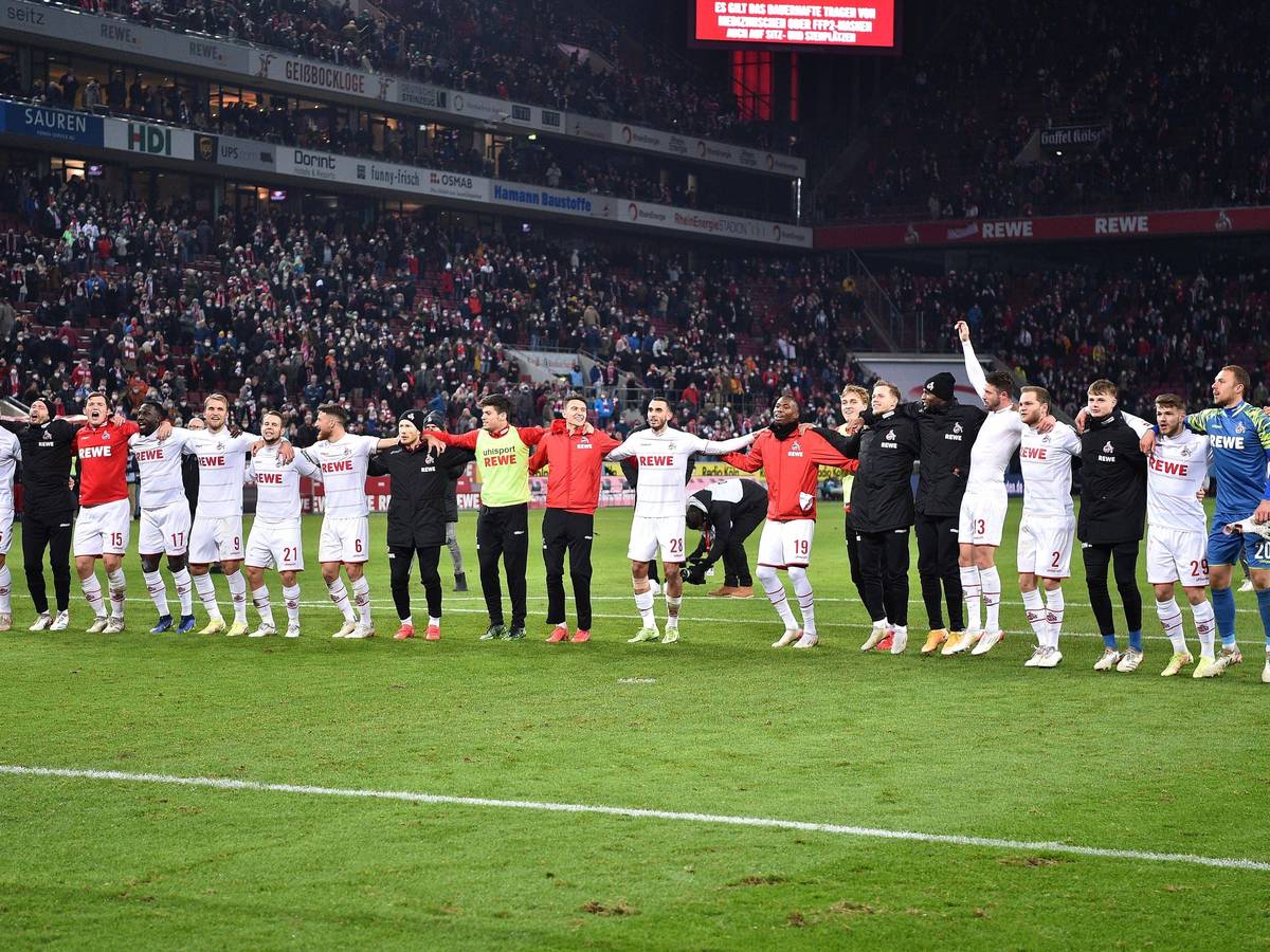 Der 1. FC Köln jubelt gegen Borussia Mönchengladbach.