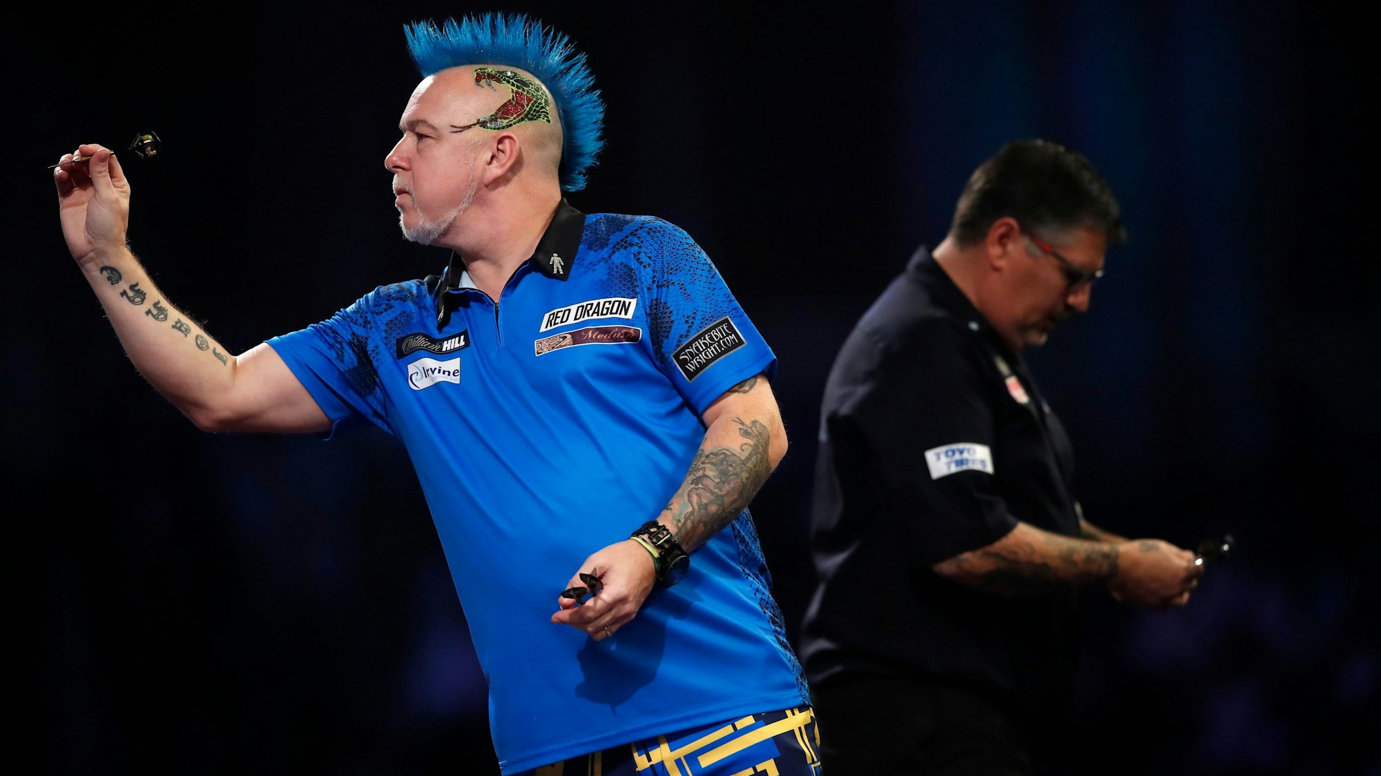 Peter Wright wirft einen Pfeil bei der Darts-WM