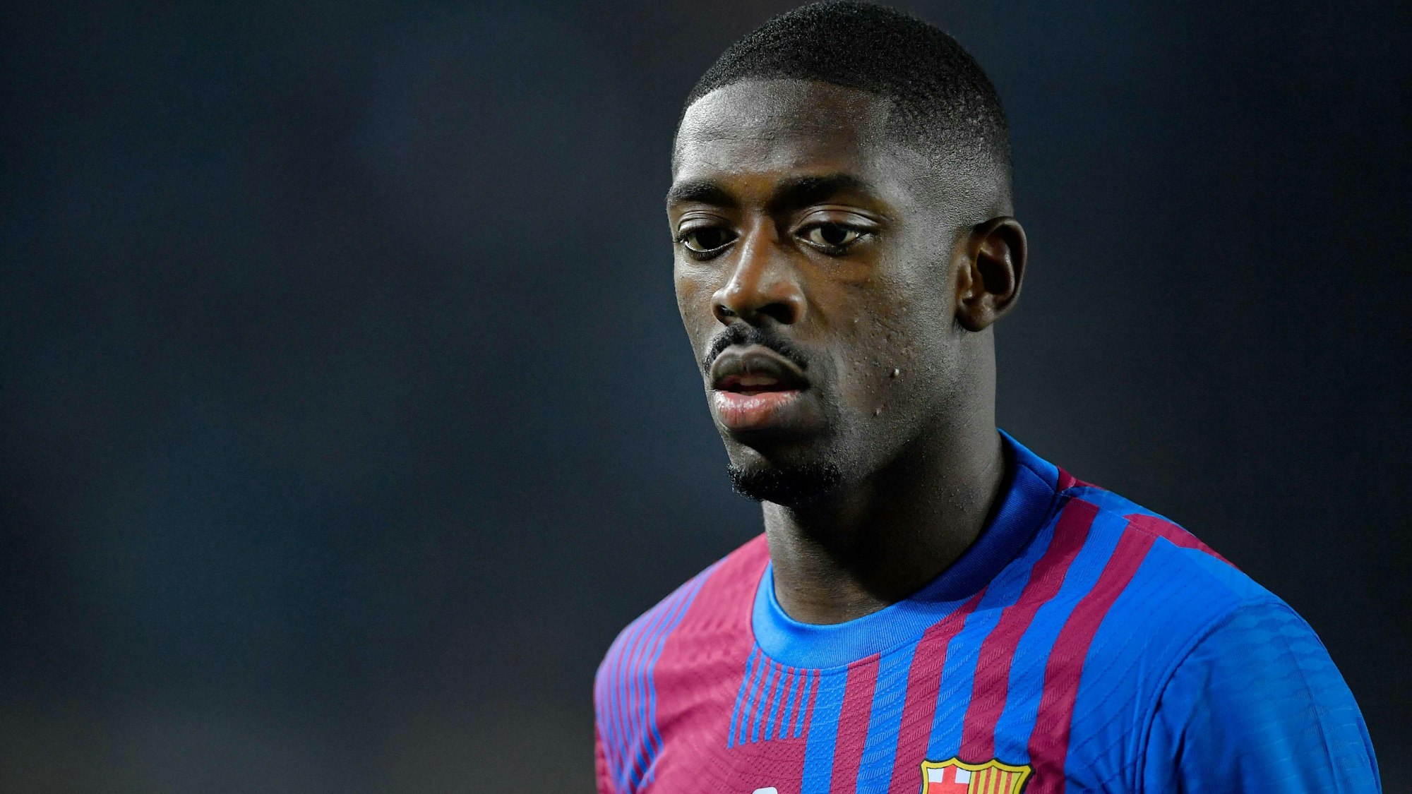 Ousmane Dembélé geht im Spiel des FC Barcelona über den Platz.