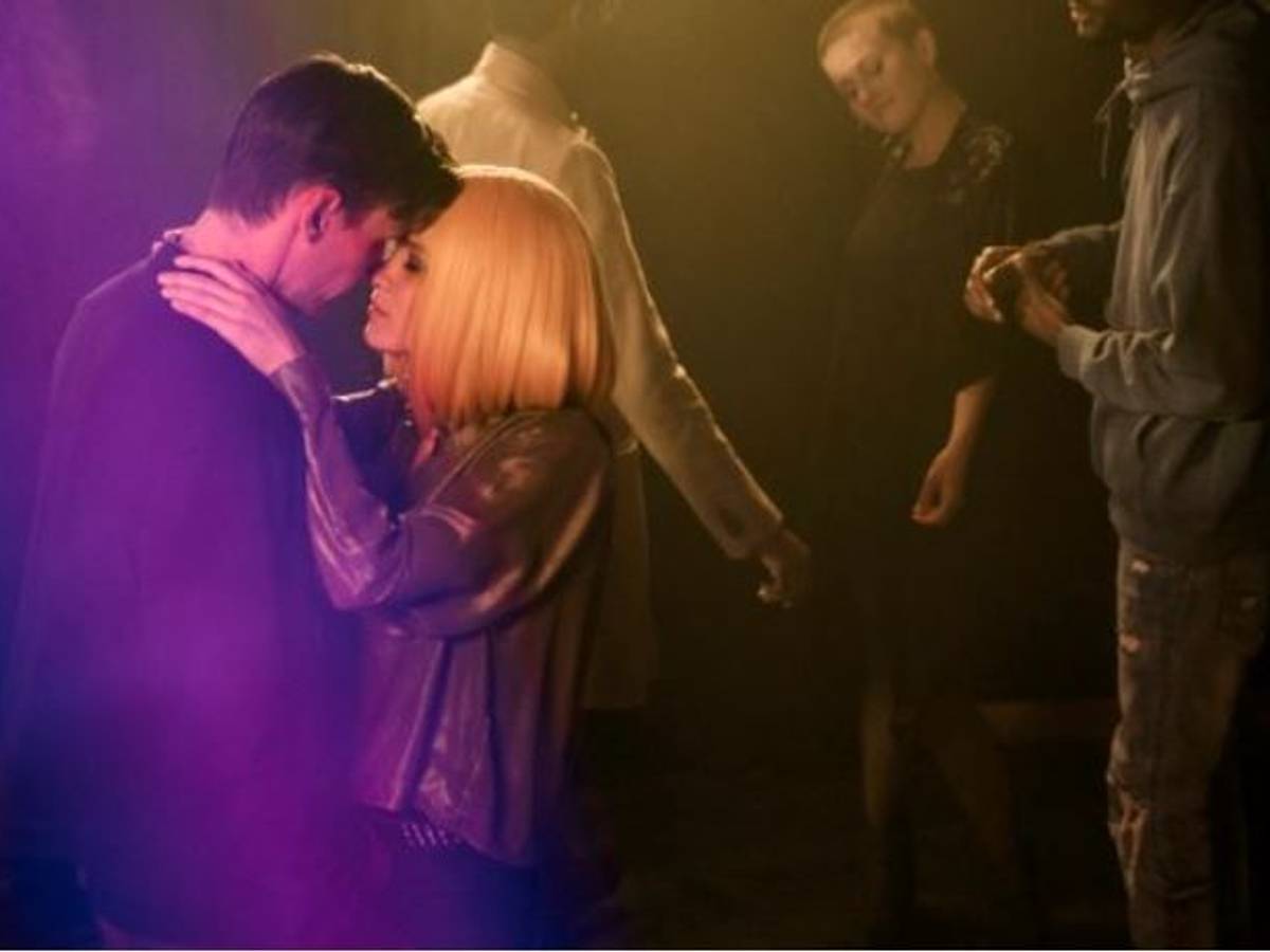 Tatort: Gier und Angst: Kann nicht wieder alles so wie früher sein? Kommissar Jan Pawlak (Rick Okon) tanzt mit seiner Frau Ella (Anke Retzlaff) im Nachtclub.
© WDR / unafilm GmbH / Elliott Kreyenberg