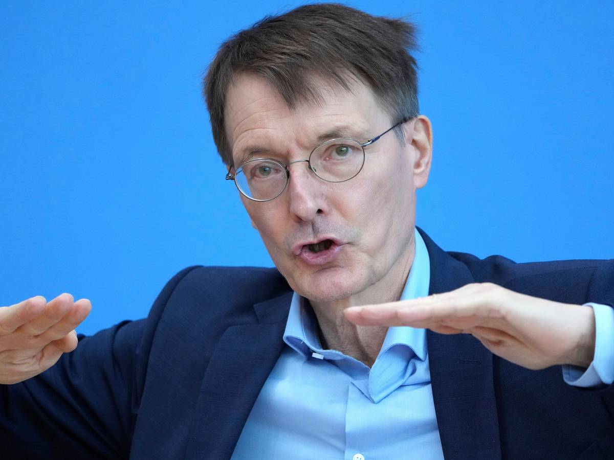 Karl Lauterbach (hier im Dezember 2021) erklärte, auf die Omikron-Welle mit neuen Beschlüssen reagieren zu wollen.