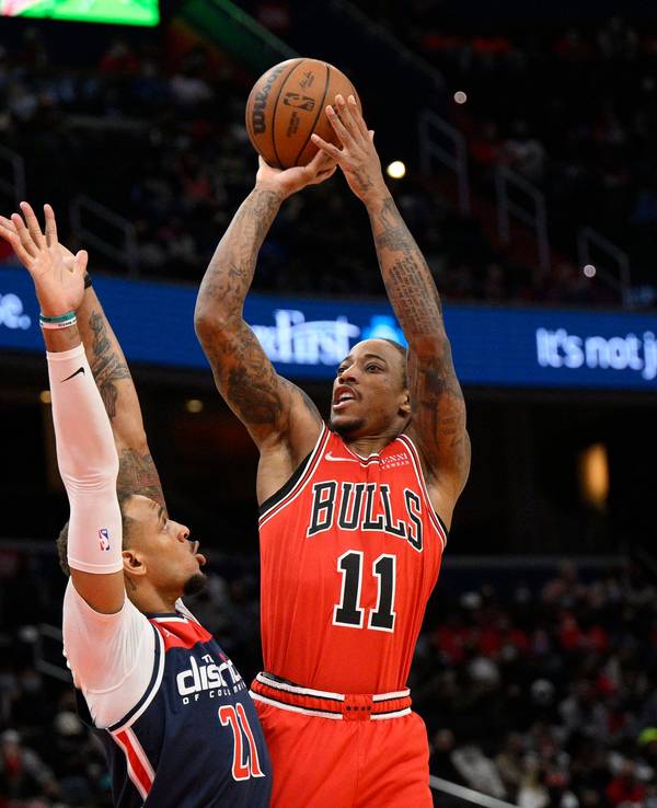 Bulls-Forward DeMar DeRozan im Zwwikampf mit Wizards-Verteidiger Daniel Gafford.
