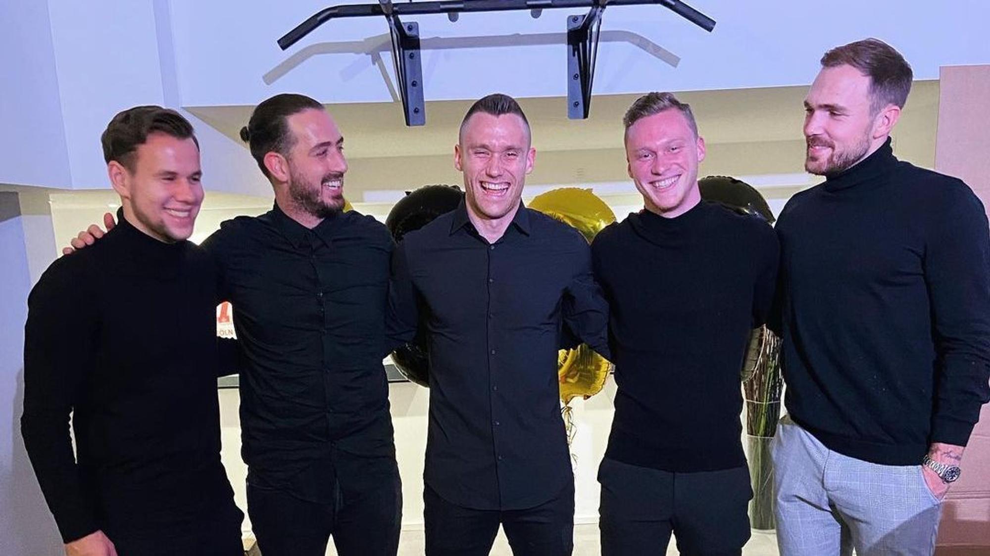 Rafael Czichos und seine Freunde beim Gruppenfoto