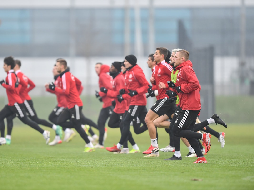 Fussball 2. Bundesliga: Vormittagstraining von Fortuna Duesseldorf  am 06.12.2021 auf dem Trainingsgelaende an der Merkur-Spiel-Arena in Duesseldorf (Nordrhein-Westfalen).   Rouwen Hennings. Foto: Frederic Scheidemann 
Frederic Scheidemann
Niederkasseler Lohweg 34
40547 Duesseldorf
Mobil: 0173/6454952
E-Mail: info@scheidemann.photos
Web: www.scheidemann.photos
Bankverbindung:
ING DiBa
Inhaber: Frederic Scheidemann
IBan: DE76 5001 0517 5410 6776 45
BIC: INGDDEFF XXX
19% MwSt. 
Steuernummer:
103/5194/2489