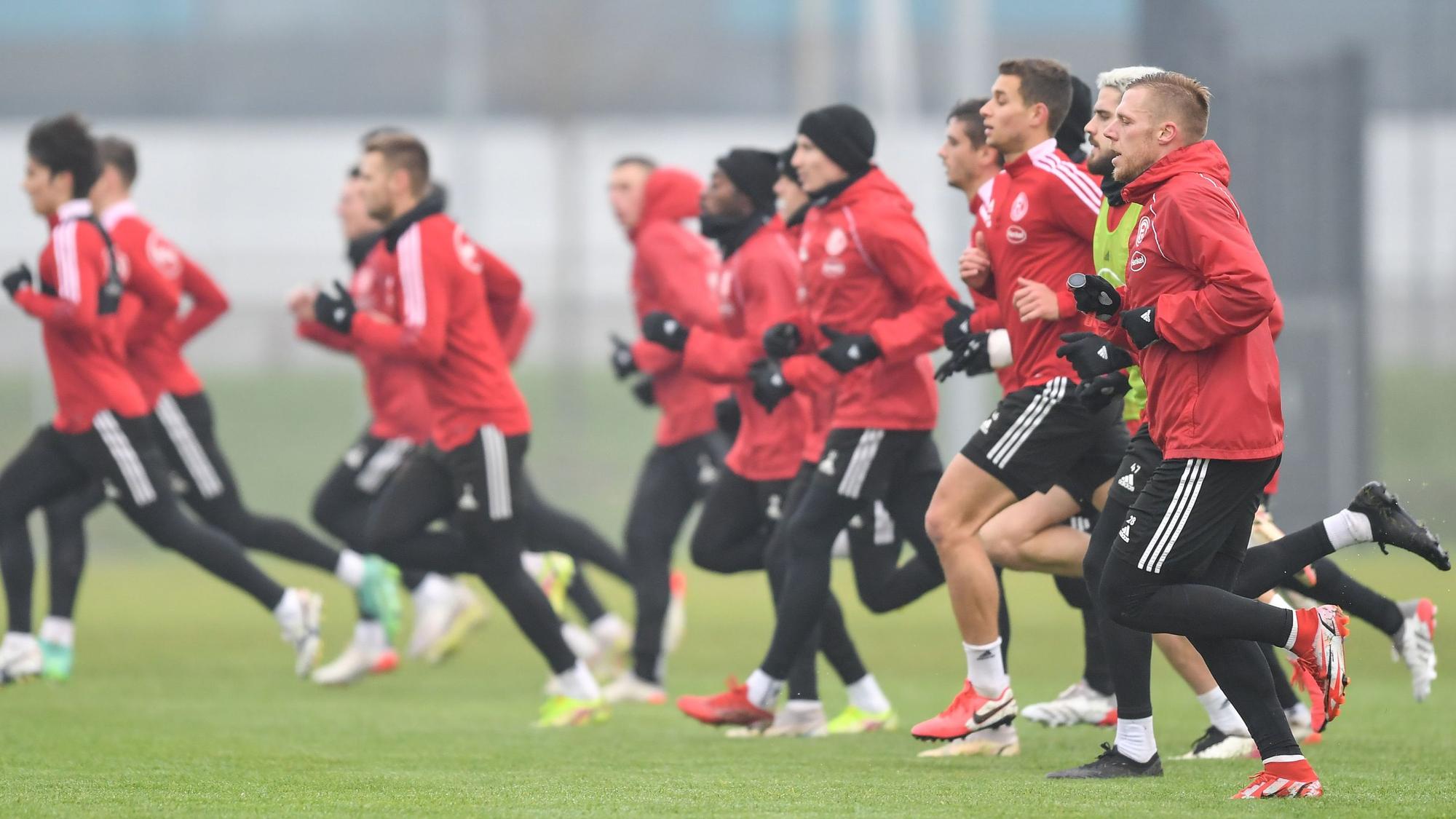 Fussball 2. Bundesliga: Vormittagstraining von Fortuna Duesseldorf am 06.12.2021 auf dem Trainingsgelaende an der Merkur-Spiel-Arena in Duesseldorf (Nordrhein-Westfalen). Rouwen Hennings. Foto: Frederic Scheidemann
Frederic Scheidemann
Niederkasseler Lohweg 34
40547 Duesseldorf
Mobil: 0173/6454952
E-Mail: info@scheidemann.photos
Web: www.scheidemann.photos
Bankverbindung:
ING DiBa
Inhaber: Frederic Scheidemann
IBan: DE76 5001 0517 5410 6776 45
BIC: INGDDEFF XXX
19% MwSt.
Steuernummer:
103/5194/2489