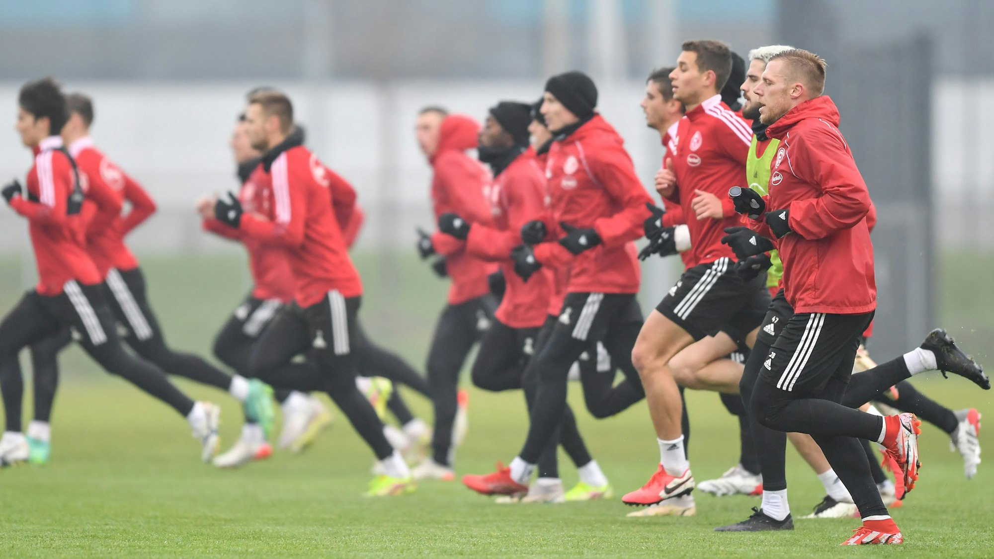Fussball 2. Bundesliga: Vormittagstraining von Fortuna Duesseldorf am 06.12.2021 auf dem Trainingsgelaende an der Merkur-Spiel-Arena in Duesseldorf (Nordrhein-Westfalen). Rouwen Hennings. Foto: Frederic Scheidemann
Frederic Scheidemann
Niederkasseler Lohweg 34
40547 Duesseldorf
Mobil: 0173/6454952
E-Mail: info@scheidemann.photos
Web: www.scheidemann.photos
Bankverbindung:
ING DiBa
Inhaber: Frederic Scheidemann
IBan: DE76 5001 0517 5410 6776 45
BIC: INGDDEFF XXX
19% MwSt.
Steuernummer:
103/5194/2489