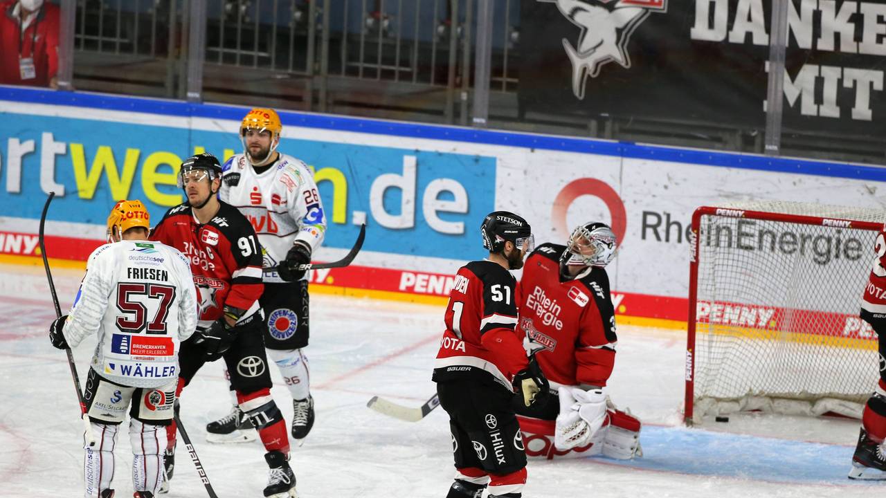 Bremerhaven bejubelt die Führung gegen die Kölner Haie.