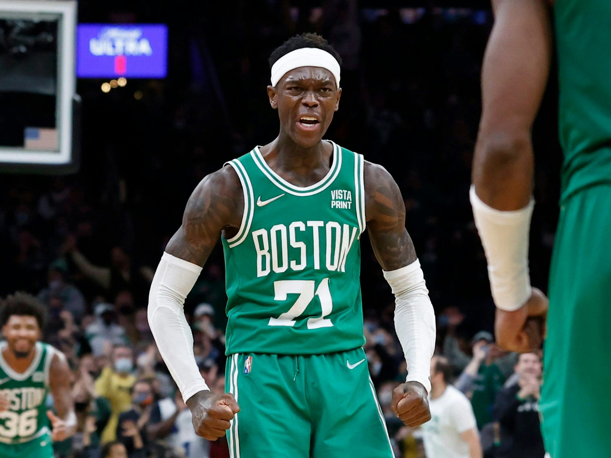 Bostons Dennis Schröder ballt die Fäuste.