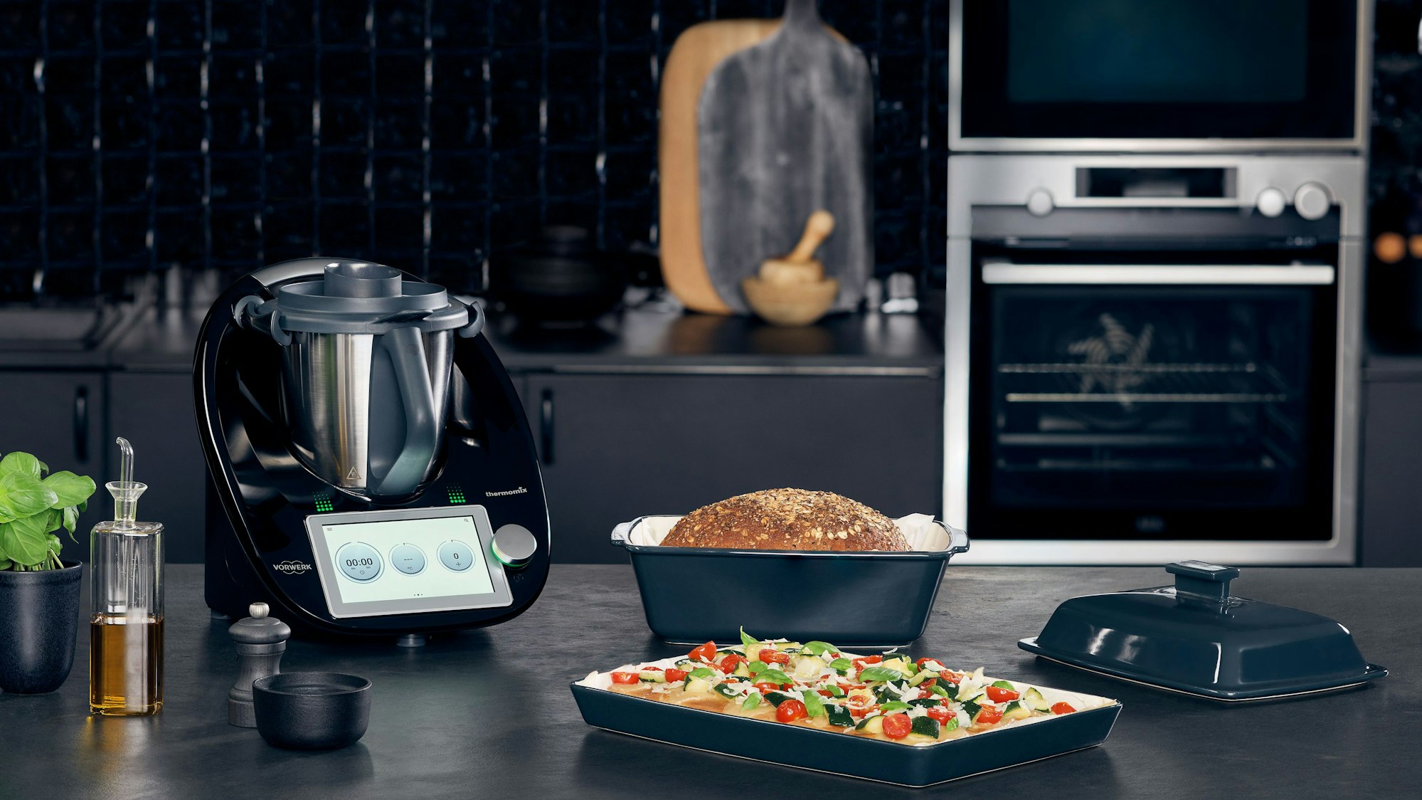 Der Thermomix ist für kurze Zeit auch in Schwarz erhältlich.
Foto: Vorwerk
Foto von der Teleschau gezogen