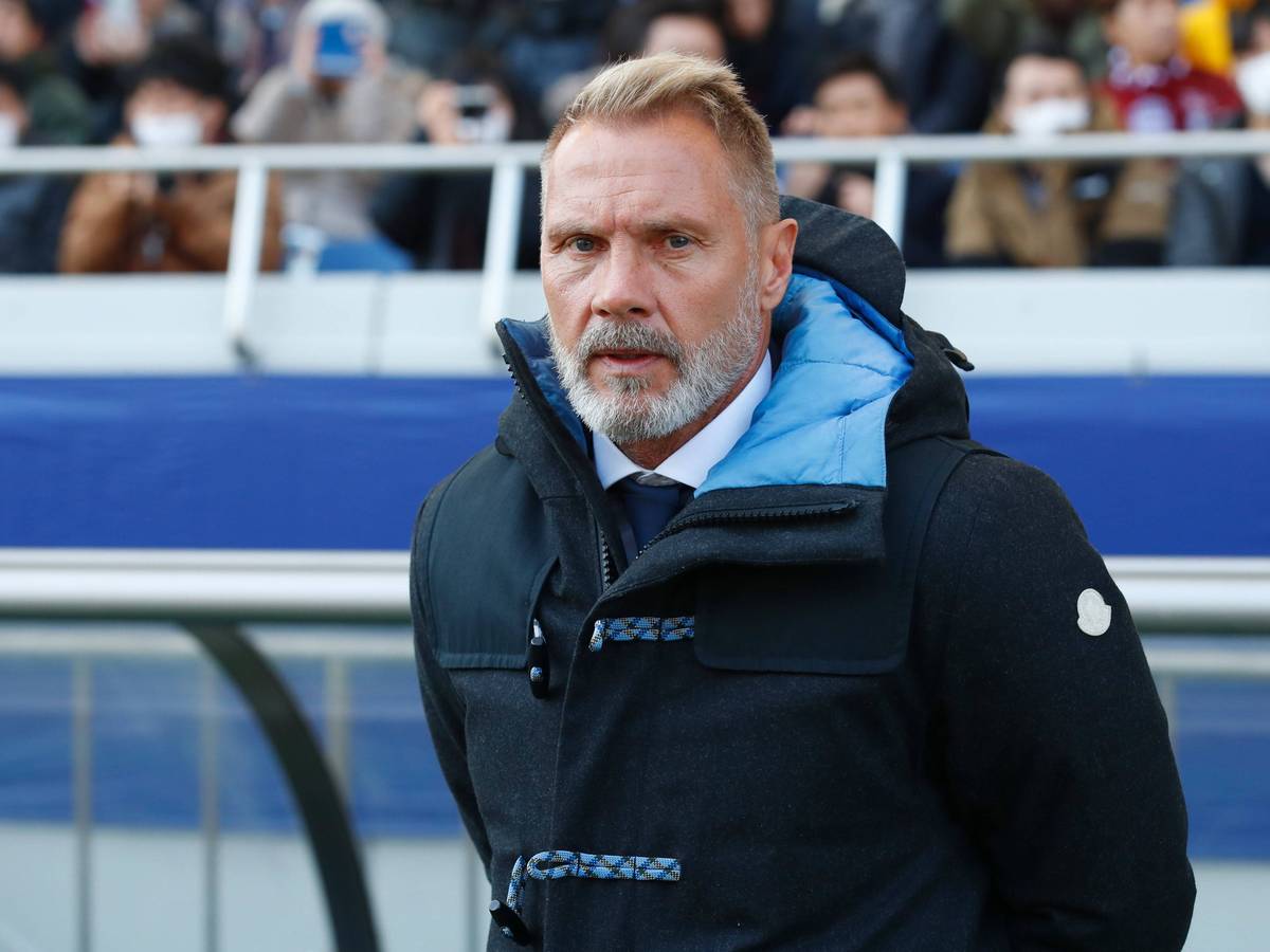 Thorsten Fink als Trainer von Vissel Kobe.