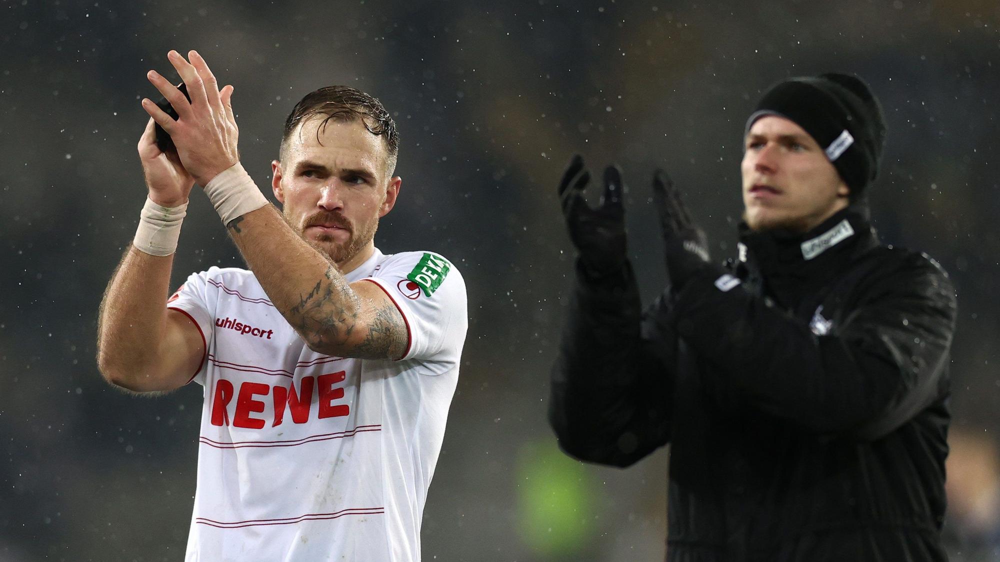 Rafael Czichos applaudiert den Fans