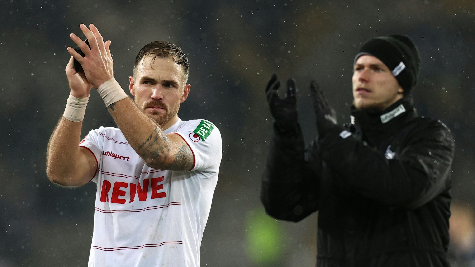 Rafael Czichos applaudiert den Fans