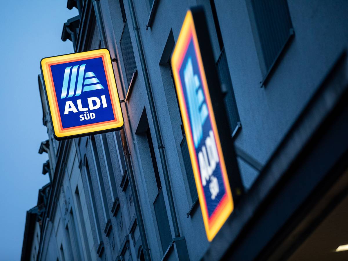 Das Schild an einer Kölner Supermarkt-Filiale von Aldi Süd im April 2021.