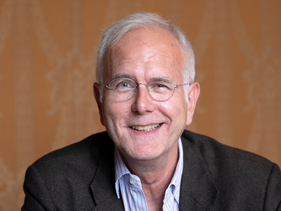 Harald Schmidt, Entertainer und Schauspieler, spricht bei einem dpa-Interview im Opernhaus.