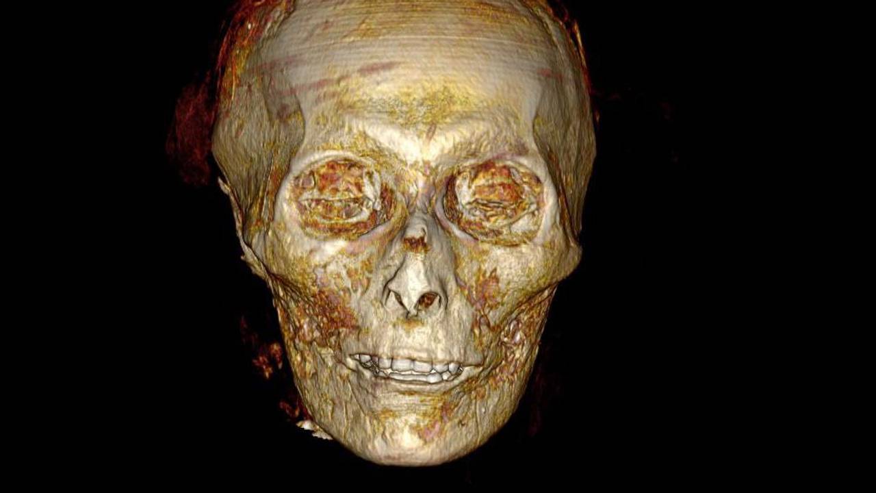 Dieses undatierte Foto zeigt einen CT-Scan des Amenhotep-Sarkophags. Der perfekt eingewickelte mumifizierte Körper des ägyptischen Pharaos Amenhotep I. wird zum ersten Mal seit Jahrhunderten ausgestellt, nachdem er mit Hightech-Scannern im Ägyptischen Museum in Kairo digital «ausgepackt» wurde. +++ dpa-Bildfunk +++