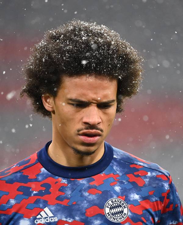 Leroy Sané vom FC Bayern München beim Aufwärmen vor dem Spiel.