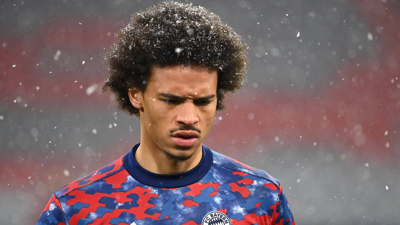Leroy Sané vom FC Bayern München beim Aufwärmen vor dem Spiel.