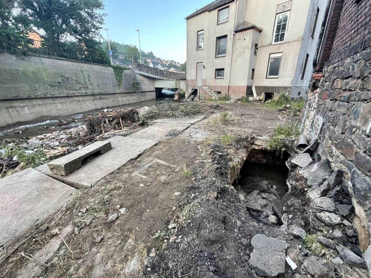 Haus und Gebäudeteile wurden bei Flut in Hagen zerstört.