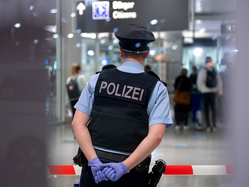 Auch für Polizisten (hier ein Archivfoto) soll die neue Quarantäne-Regel gelten.