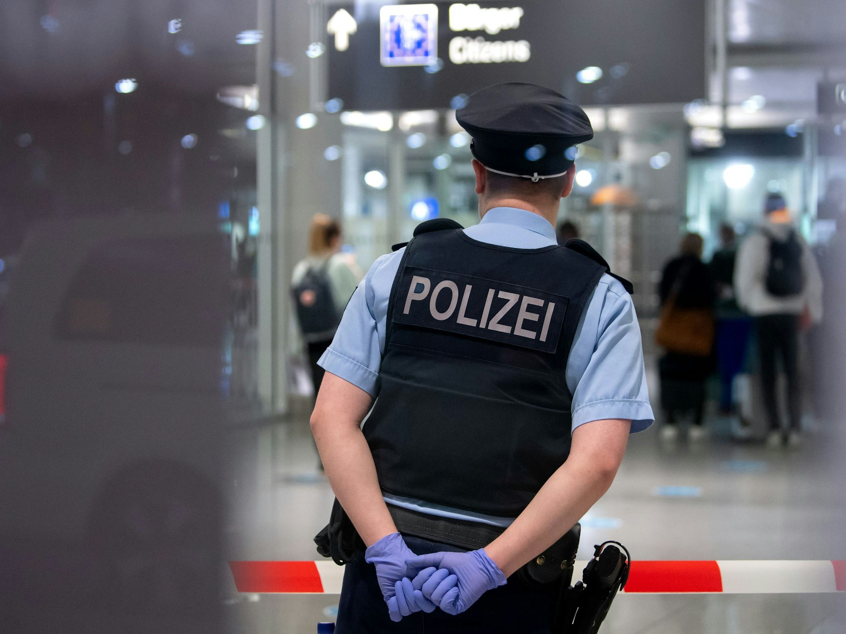 Auch für Polizisten (hier ein Archivfoto) soll die neue Quarantäne-Regel gelten.