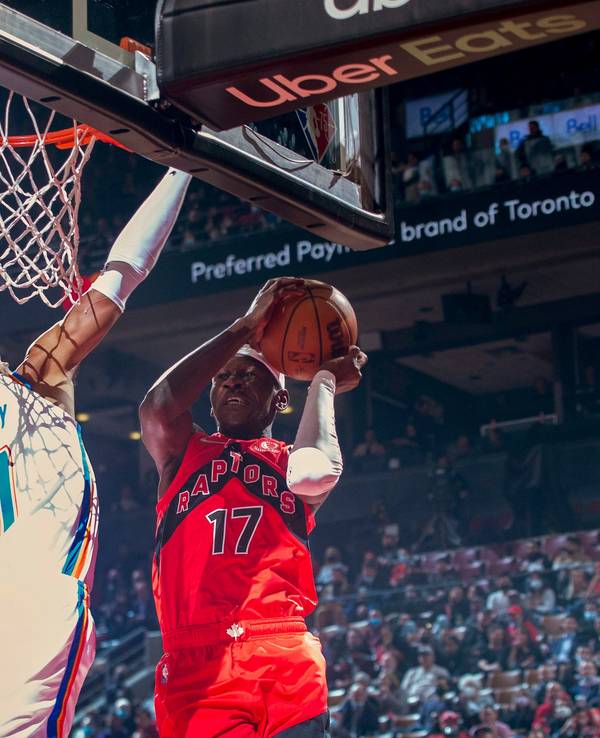 Isaac Bonga beim Wurf im Spiel der NBA.