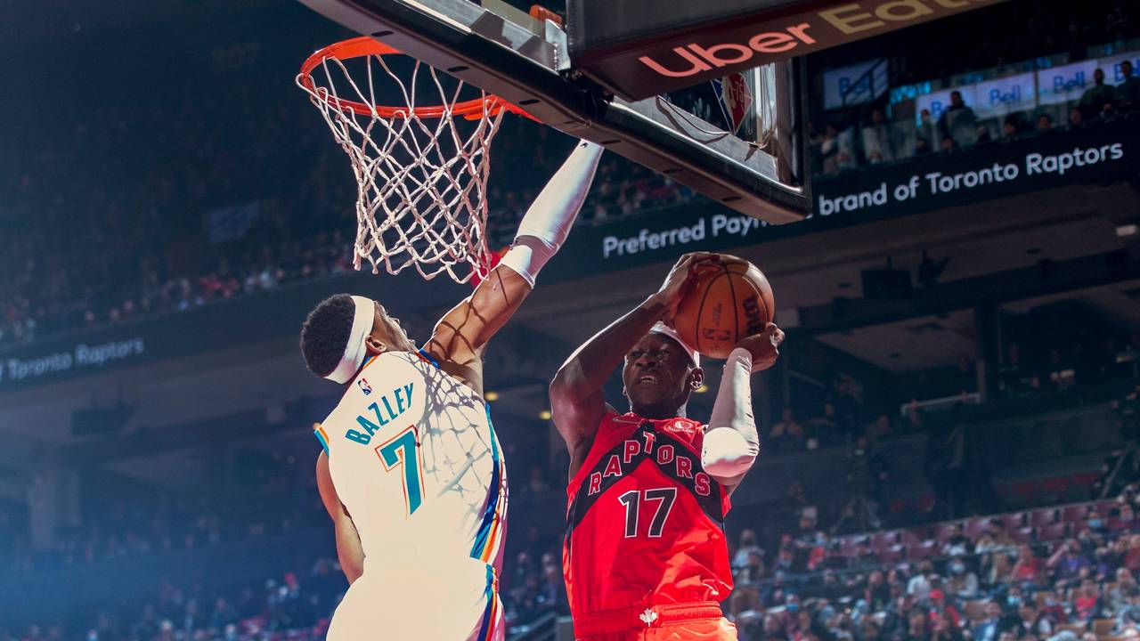 Isaac Bonga beim Wurf im Spiel der NBA.