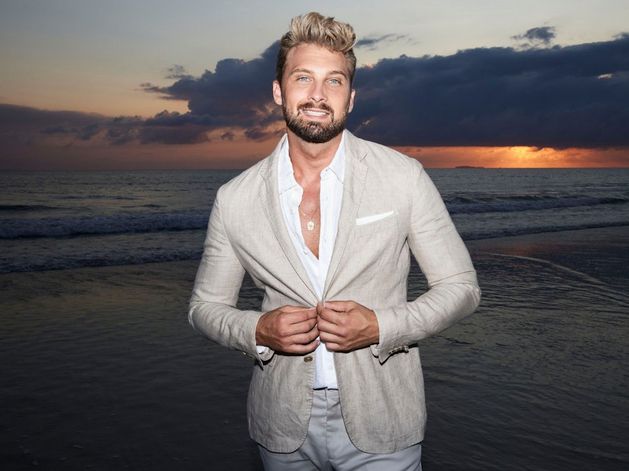 Das Bild zeigt den neuen Bachelor 2022 Dominik Stuckmann.