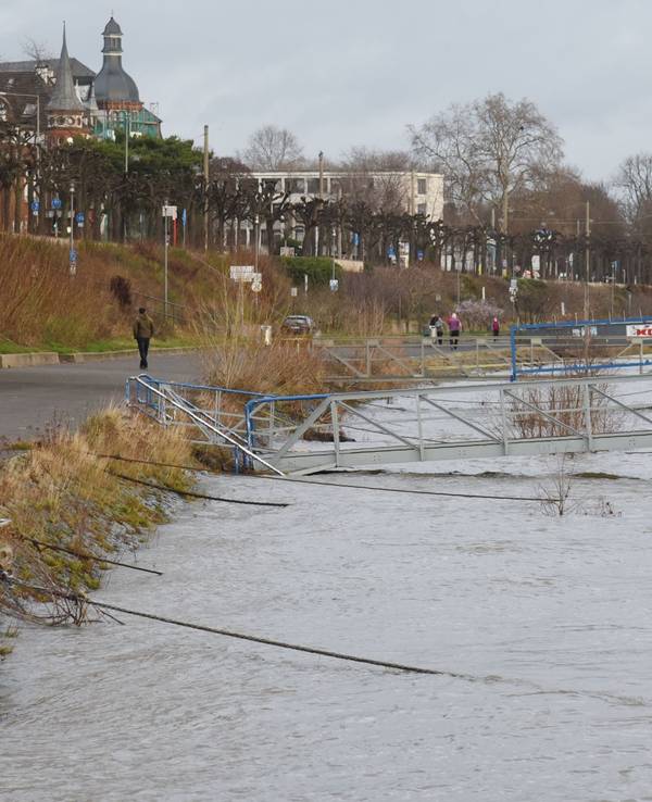 Köln.
Hochwasser am Kölner Rheinufer.