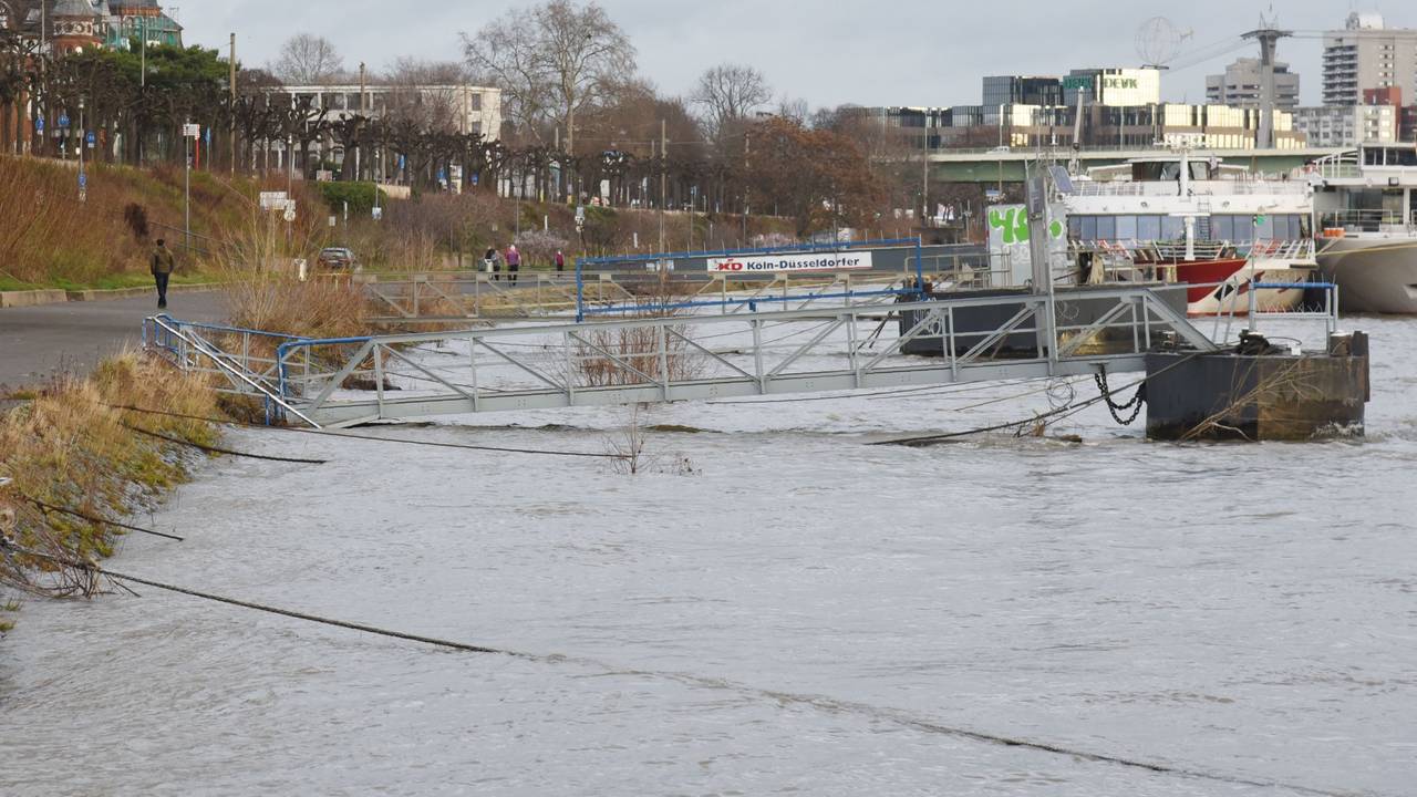 Köln.
Hochwasser am Kölner Rheinufer.