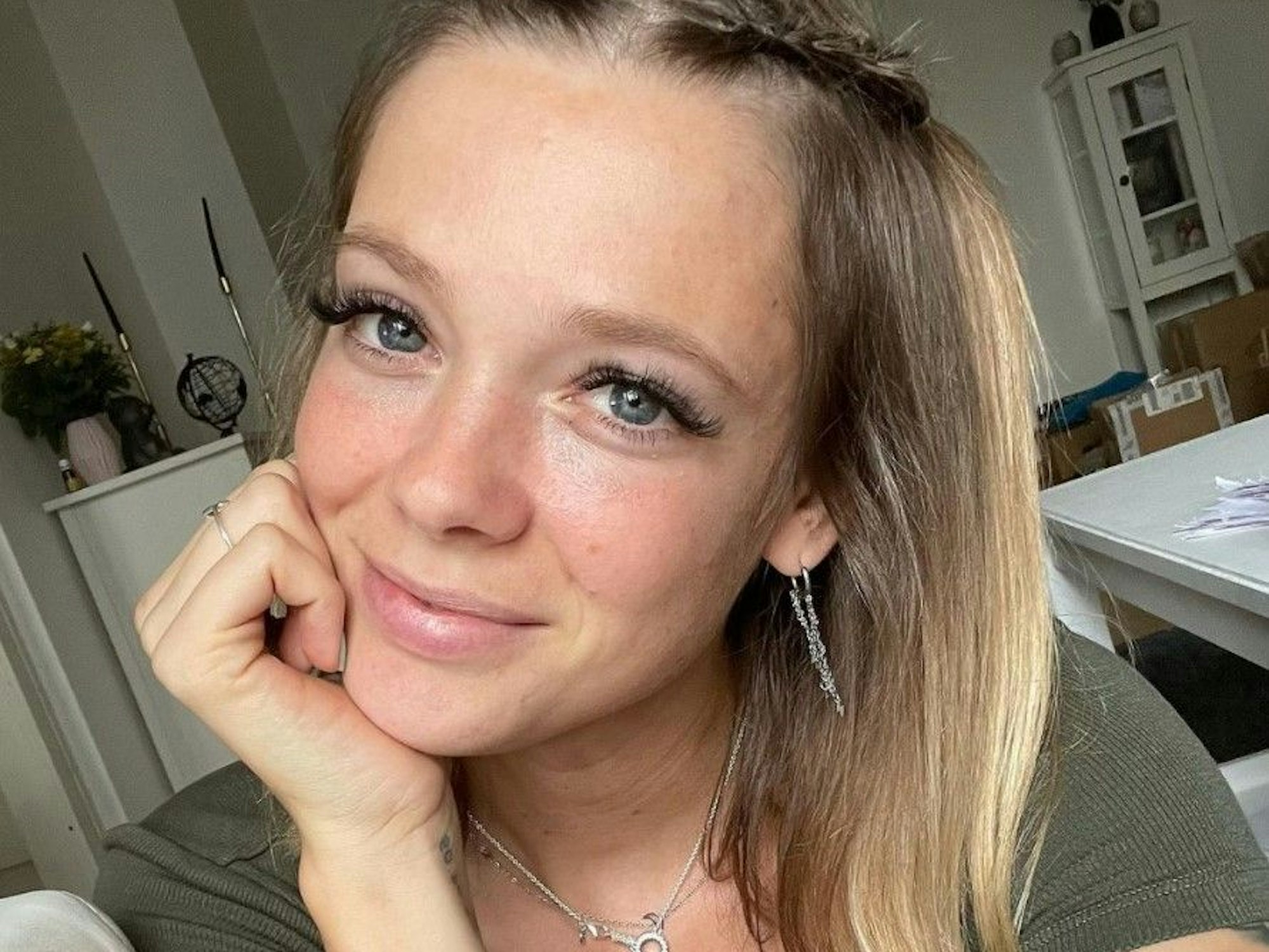 Auf dem Foto sieht man Anne Wünsche, hier auf einem Selfie vom 6. September 2021.