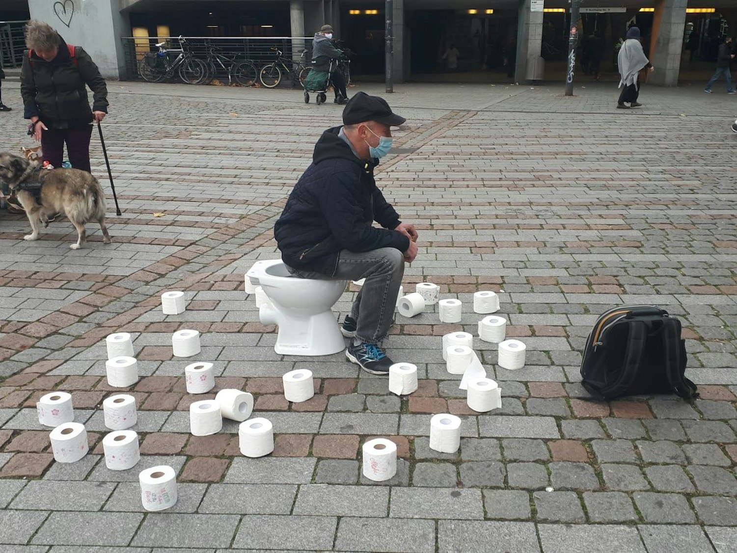 Klo-Protest auf dem Wiener Platz