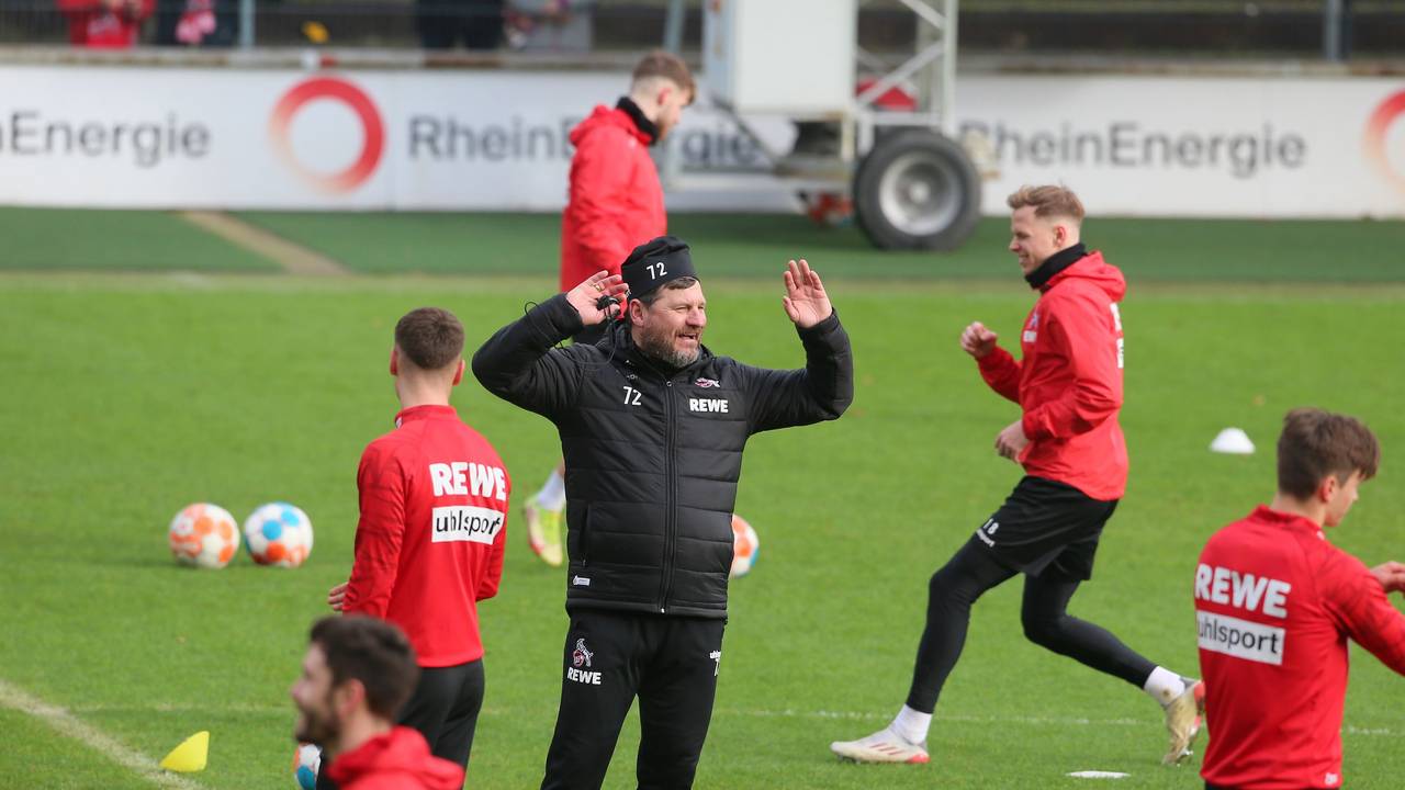 Steffen Baumgart beim Training am 6. Januar 2022 im Franz-Kremer-Stadion.